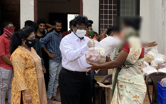 Grace Ministry distributes grocery items to the poor and needy in Mangalore who are facing issues in managing food items due to National COVID 19 lockdown. 